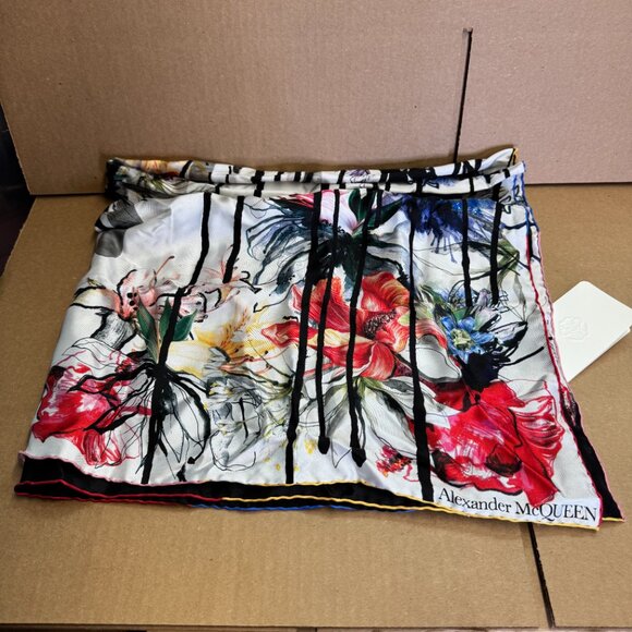 Alexander McQueen Exploded Flora Silk Scarf - Picture 6 of 8